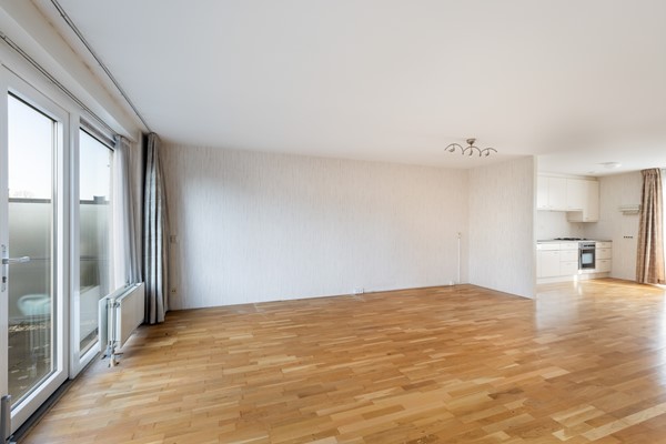 Foto - Te koop: Ruime dubbele benedenwoning met parkeerplaats!